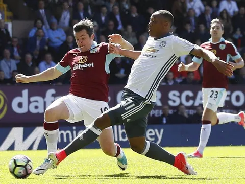 Chấm điểm M.U trận gặp Burnley: Giá trị Pogba; Martial 'trả lời' Mourinho