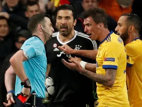 Buffon chính thức nhận án cấm 3 trận do lỗi phản ứng trọng tài