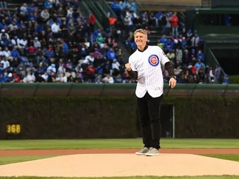 Chán bóng đá, Schweinsteiger tập làm VĐV bóng chày