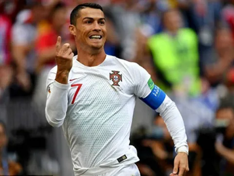 ‘Chân trái, chân phải, sút phạt, cái gì Ronaldo cũng giỏi’