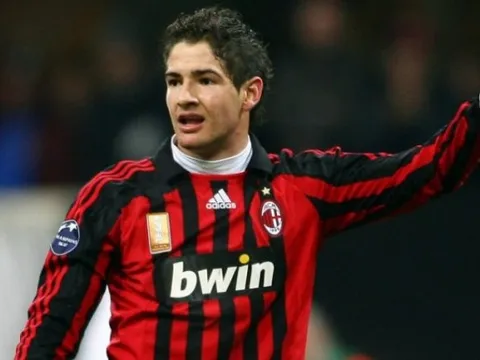 Chán Trung Quốc, Pato 'thả thính' với cả thành Milano