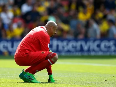 Chàng thủ môn tội nghiệp trong chiến thắng 5 sao của Man City