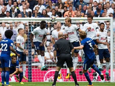 Marcos Alonso lập cú đúp, Gà trống bị bắn hạ ngay tại thánh địa Wembley