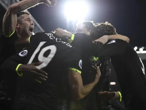 Chelsea ăn mừng chức vô địch cùng CĐV