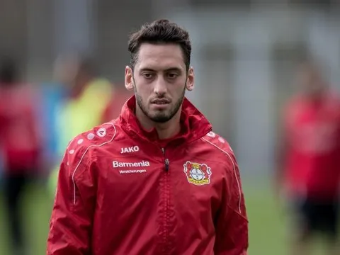 Chelsea, Arsenal gặp khó trong vụ chiêu mộ chuyên gia đá phạt Bundesliga