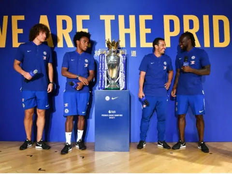 Chelsea hân hoan khoe cúp tại Bắc Kinh