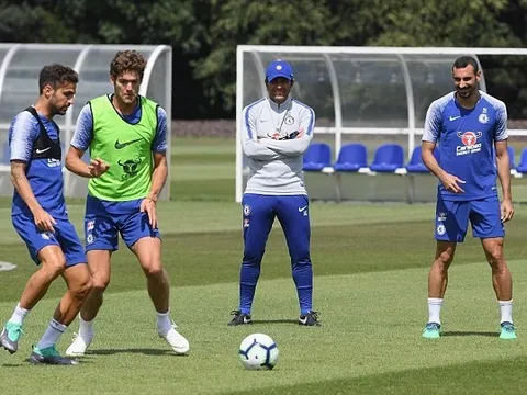 Chelsea 'vắt chanh bỏ vỏ', kiệm cả một lời cảm ơn Conte