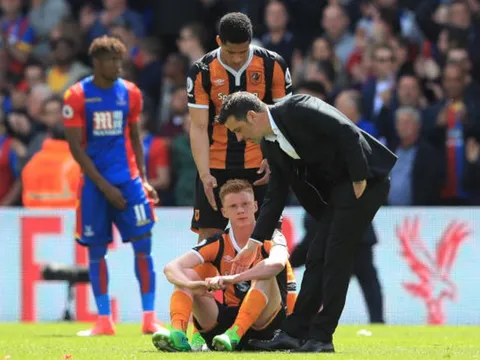 'Chết thảm' tại Selhurst Park, Hull CHÍNH THỨC xuống hạng