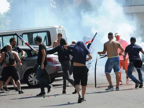 Chỉ là giao hữu, nhưng fan Brescia và Cagliari vẫn có cớ đánh nhau