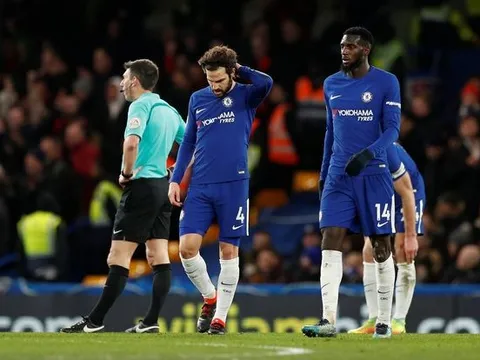 Chia tay Ngoại hạng Anh trong bi kịch, fan Chelsea đòi đuổi hết đội bóng