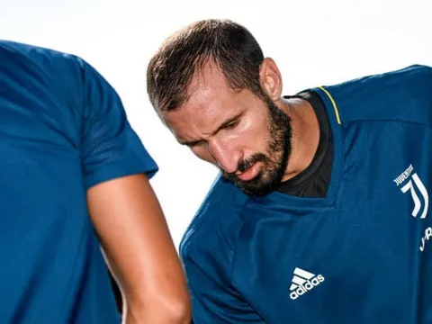 Chiellini buồn rầu khi sân tập vắng bóng Bonucci