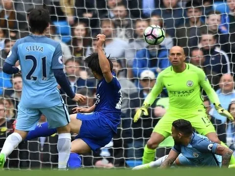 Chiêm ngưỡng lại siêu phẩm của Okazaki vs Man City