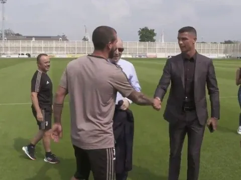 CHÍNH THỨC: Bị "dụ dỗ", sao Juventus gia nhập đội bóng cũ của Ronaldo