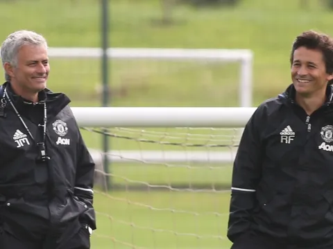 CHÍNH THỨC: 'Cánh tay phải' của Mourinho rời Man Utd, tiến sát Arsenal