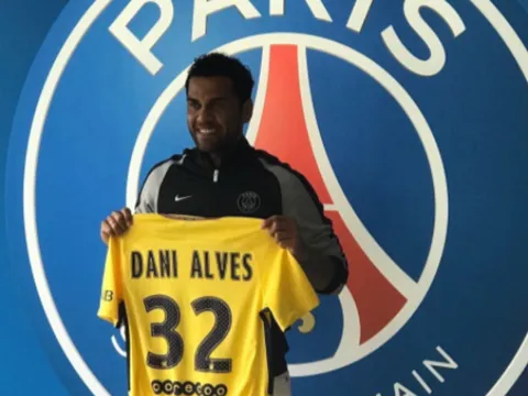 CHÍNH THỨC: Dani Alves tới PSG với mức lương khủng