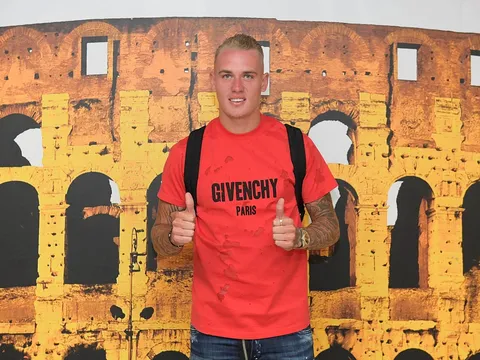 CHÍNH THỨC: Hậu vệ Man United từng theo đuổi có mặt tại Rome