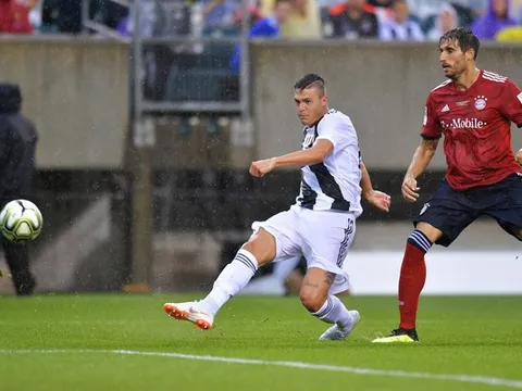 CHÍNH THỨC: Juventus nói lời chia tay "Vieri mới"