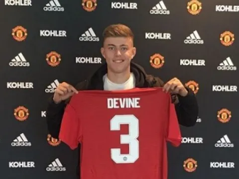CHÍNH THỨC: Man Utd chiêu mộ cựu thành viên Man City