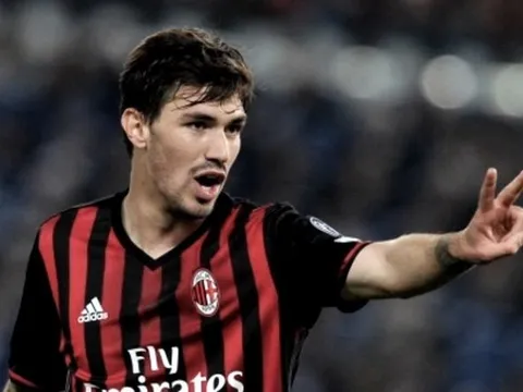 CHÍNH THỨC: Milan giữ chân thành công bức tường thép nơi hàng thủ