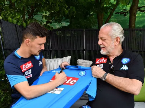 CHÍNH THỨC: Roma đẩy người sang Napoli