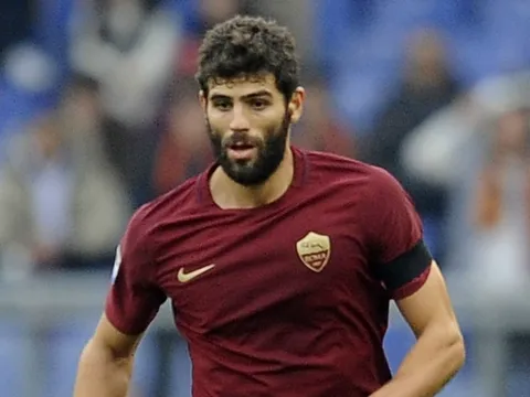CHÍNH THỨC: Roma mua đứt trung vệ của Tottenham