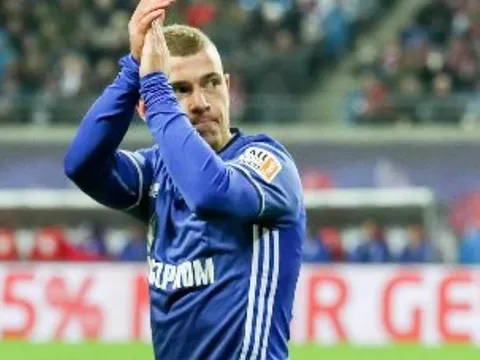 CHÍNH THỨC: Schalke 04 chia tay cầu thủ, CLB châu Âu náo động