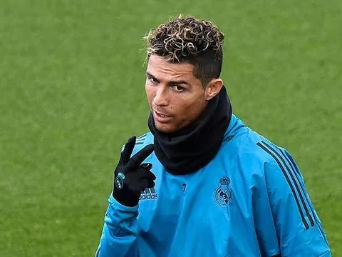 Chờ đón Bayern, Ronaldo ra ám hiệu lạ