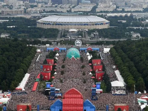 Choáng ngợp với cách làm "fan zone" của Nga trong trận Chung kết