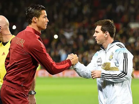 Chơi hay nửa mùa, Ronaldo vẫn có chỉ số cao hơn Messi trong game