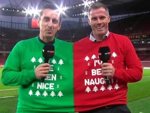 Gary Neville thua độ Jamie Carragher, phải thực hiện yêu cầu 'khó nuốt'