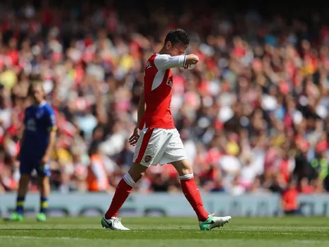 Chưa đá Arsenal đã lo khủng hoảng hậu vệ