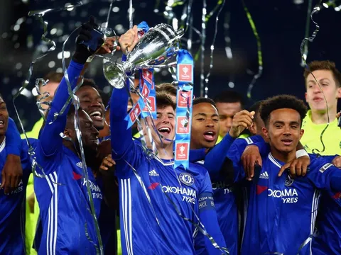Chưa đầy một ngày, Chelsea đón 'song hỷ lâm môn'