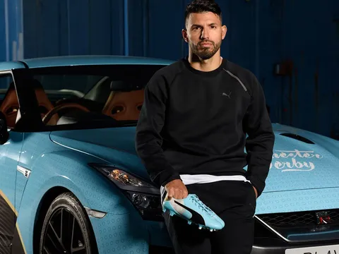 Chùm ảnh: Aguero cực ngầu bên đôi giày thiết kế riêng cho Derby Manchester