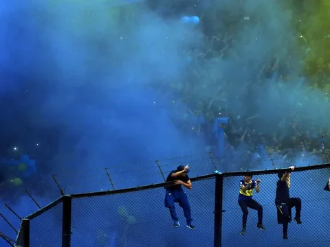 Chùm ảnh: CĐV Boca Juniors ăn mừng như Hooligans trong ngày vô địch