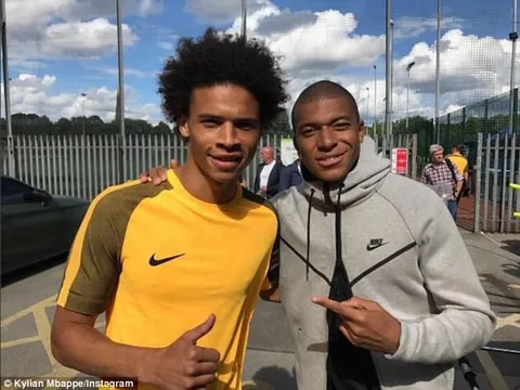 Chuyển biến bất ngờ: Mbappe xuất hiện tại Manchester