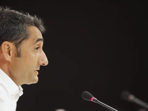 Chuyển động ở Barca: Đêm của Valverde và những viên gạch mới
