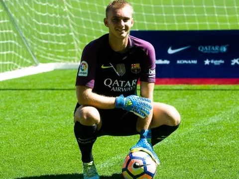 Không mua được 'Messi trong khung gỗ', Liverpool quyết càn quét hậu phương Barca