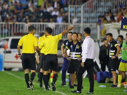 CLB Hà Nội: 'Trọng tài bắt như vậy, thì họp báo làm gì'