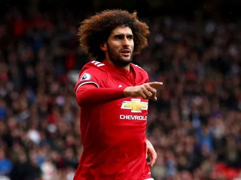 Cổ động viên MU "sốc" vì đội nhà gia hạn hợp đồng với Fellaini