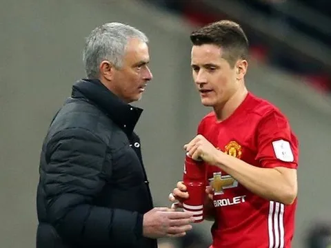 Có một người Mourinho tin tưởng hơn cả Pogba, Herrera