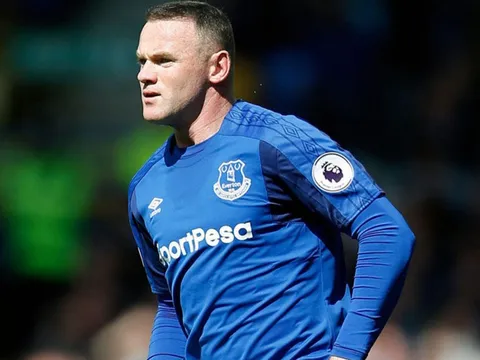 Có thêm 'kỷ lục gia' Sigurdsson, Rooney có mất chỗ?