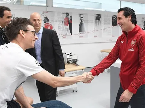Có Unai Emery, Arsenal cũng đừng mơ vô địch Premier League