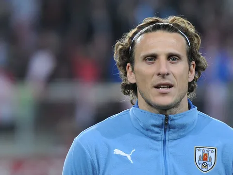 Còn ai nhớ đến Diego Forlan?