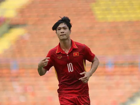 Công Phượng giống CR7 từ dứt điểm đến cách ăn mừng