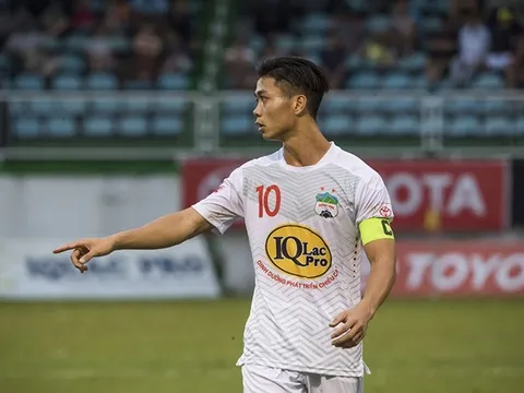 Công Phượng lại nổi cáu với đàn anh