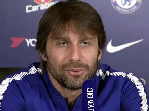 Conte bóng gió về việc buông Champions League?