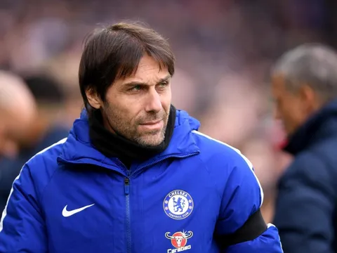 Sa thải HLV Conte, Chelsea sẽ tự bóp chết mình?