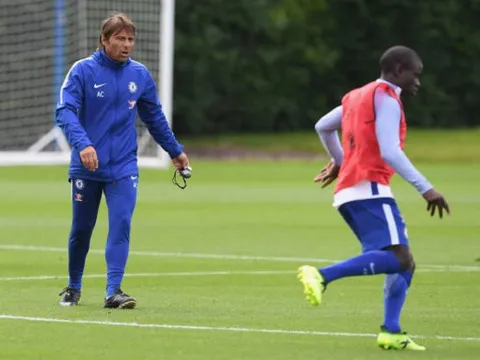 Conte liên tục quát mắng học trò trước thềm Community Shield
