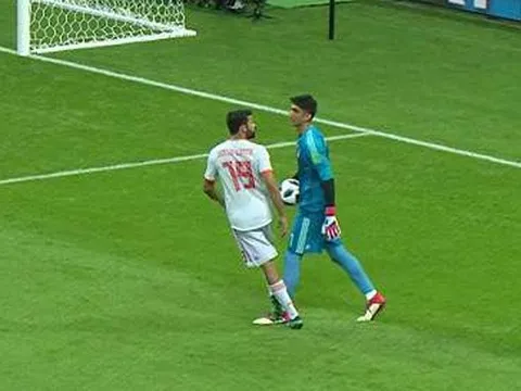 Costa lên tiếng về màn 'triệt hạ' thủ môn Iran
