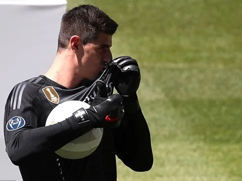 Courtois chọc điên CĐV Chelsea: "Còn gì tuyệt hơn khi Hazard cùng tới Real"
